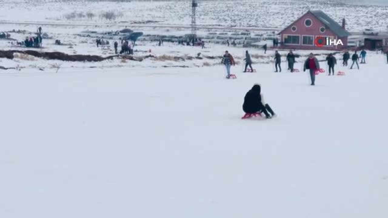 Önce kayak keyfi sonra halay