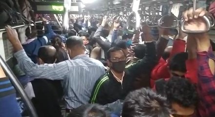 করোনা বিধি মেনে বাড়ি ফেরার তাগিদে জনজোয়ার শিয়ালদহ-হাওড়া স্টেশনে |Oneindia Bengali