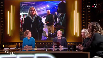 Pierre-Jean Chalençon moqué par Laurent Ruquier et Charlotte de Turckheim dans On est en direct