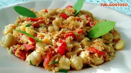 Salada de grão de bico com frango