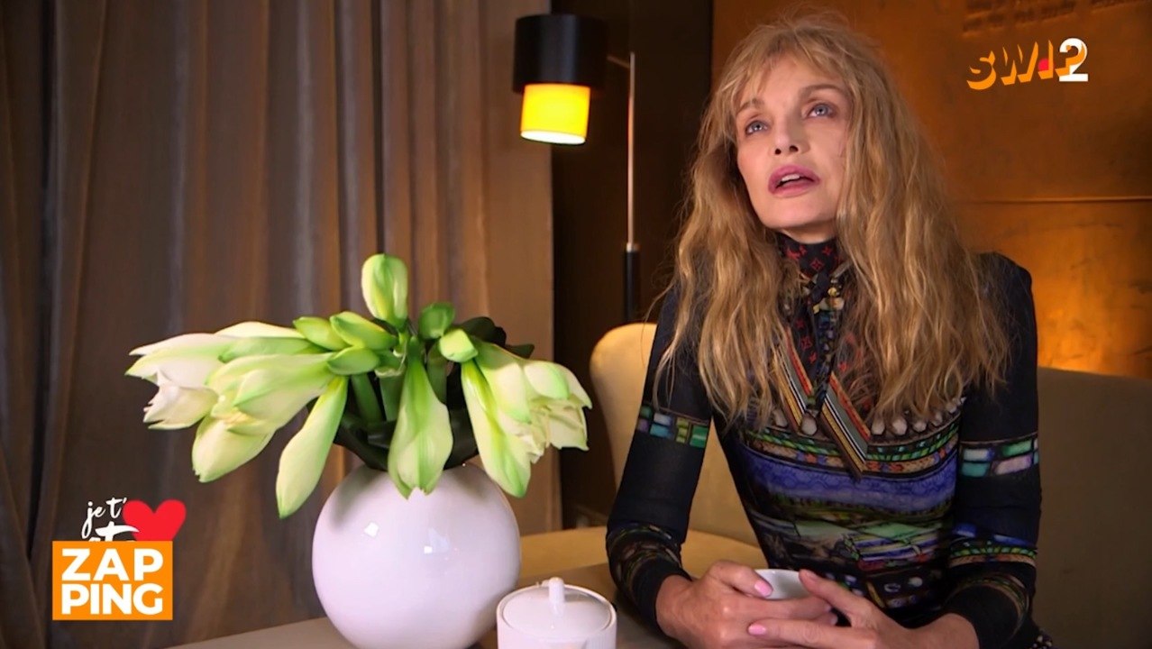 Arielle Dombasle préfère chez un homme "la pénétration métaphysique et physique"