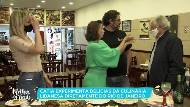 A apresentadora visitou estabelecimento tradicional conhecido pelas típicas delícias.