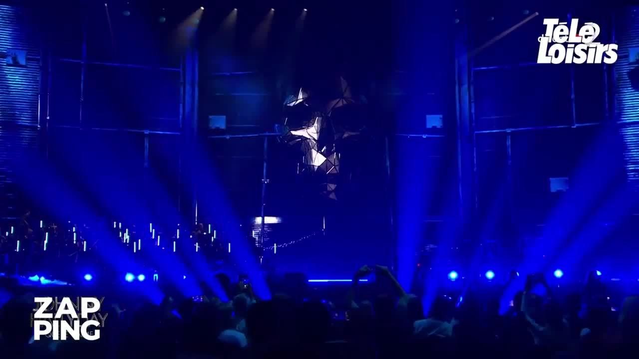 Laeticia Hallyday très émue au début du concert hommage à Johnny Hallyday