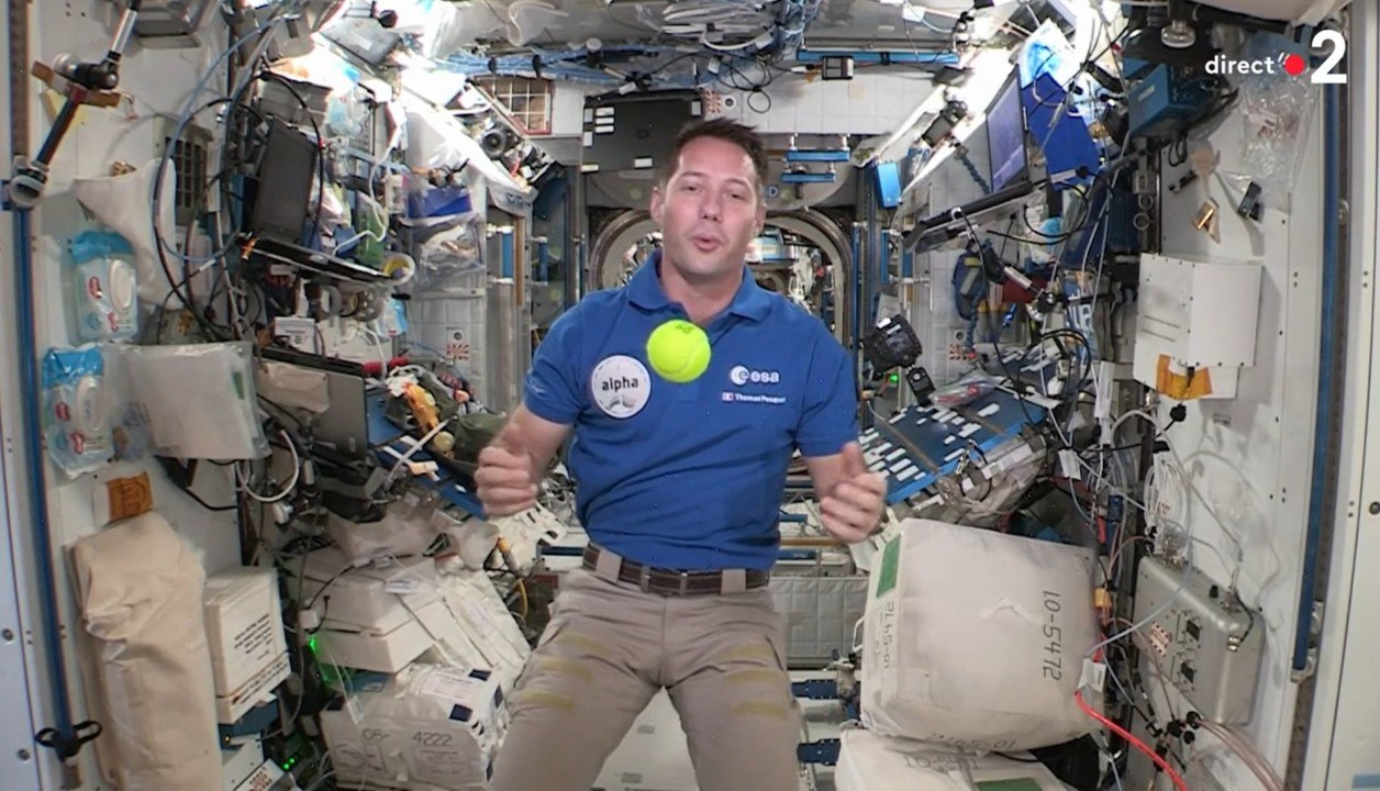 Thomas Pesquet fait une apparition surprise à la fin de la finale hommes du tournoi de Roland Garros
