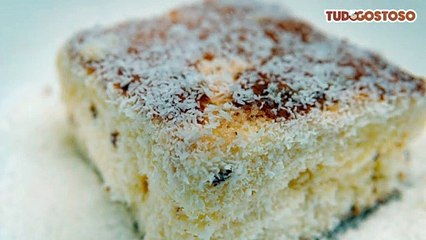 Bolo de coco molhadinho