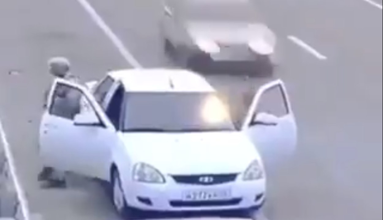 VÍDEO: para evitar accidentes como este, si tienes que parar en arcén, señalízalo bien