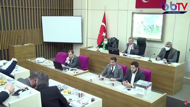 Tanju Özcan duvara ampul fırlattı; Kıralım bu ampulü yolumuza daha tasarruflu olanla devam edelim