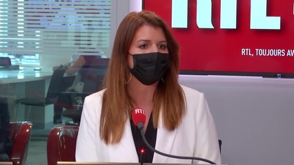 Passe d'armes entre Marlène Schiappa et Thomas Sotto au sujet de Cyril Hanouna