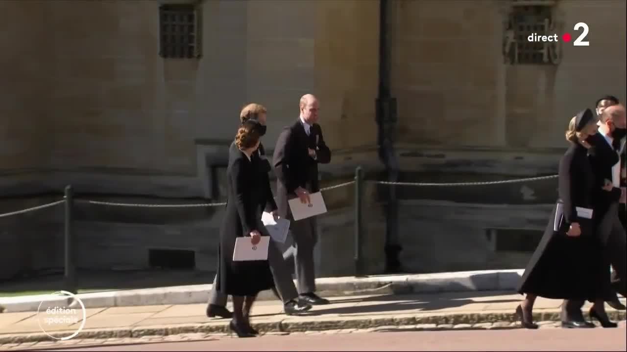 William et Harry séparés durant les obsèques du Prince Philip avant de réapparaitre côte à côte