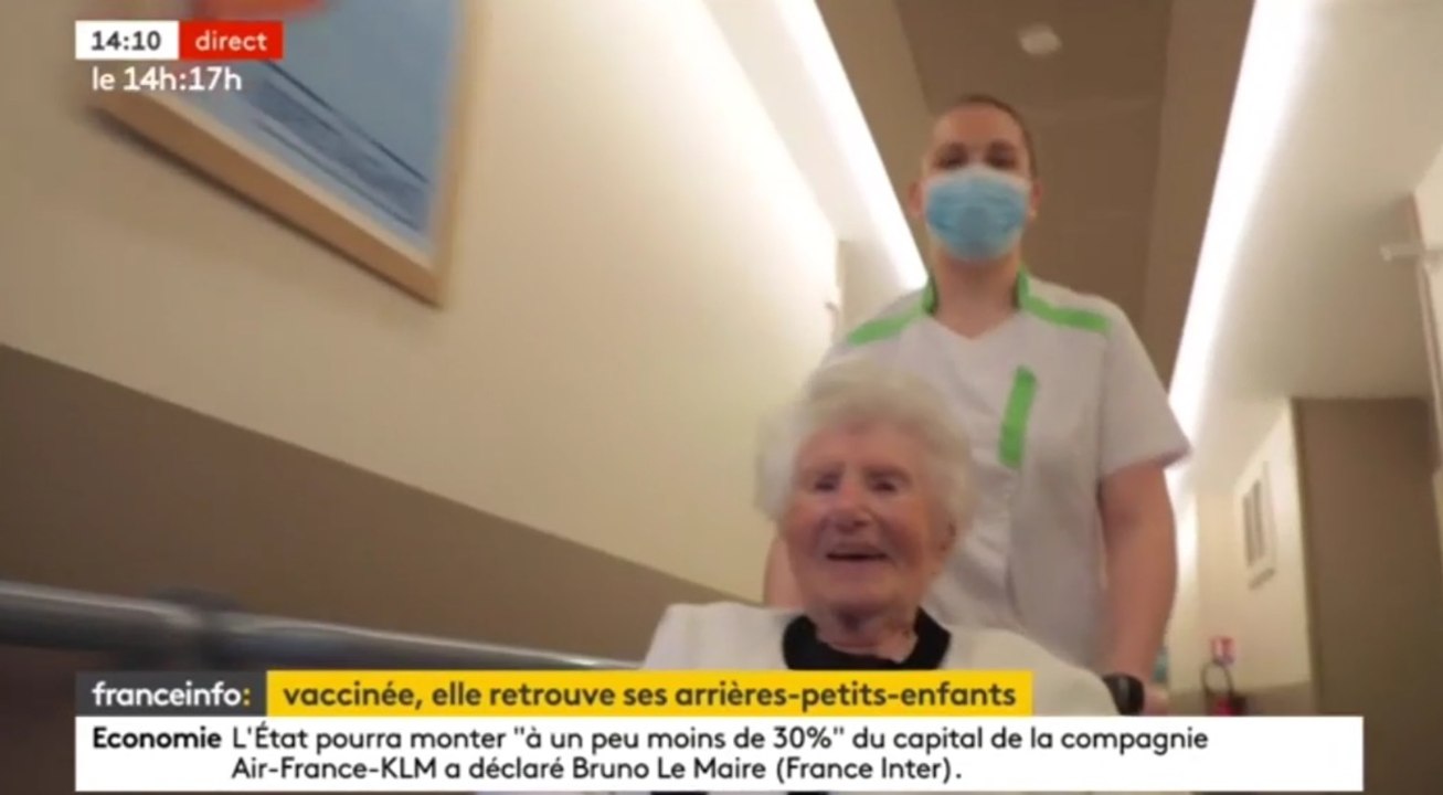 A 100 ans, elle retrouve ses petits enfants après avoir été vaccinée