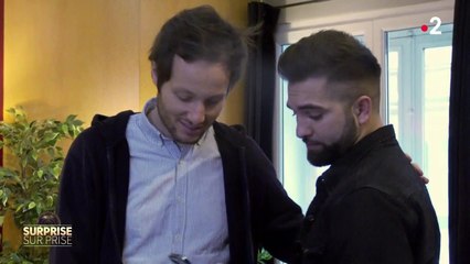 Kendji piège Vianney qui se retrouve très gêne face à sa cousine dans Surprise sur prise