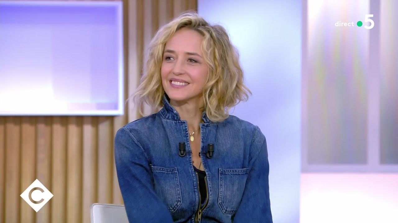 Hélène de Fougerolles : ces mots terribles des médecins qui l'ont culpabilisée sur l'autisme de sa fille