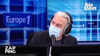 Gros fou rire sur le plateau de L'Heure des Pros après une blague de Laurent Joffrin