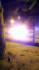 Incendio de una furgoneta en el parking de un supermercado de Sant Adrià