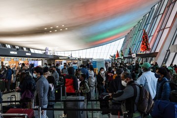Thousands of Flights Canceled Across U.S. Due to Omicron, Inclement Weather