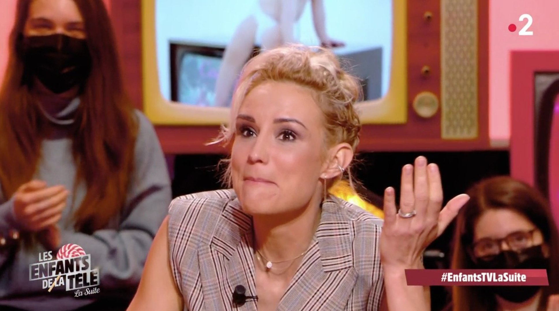 Elodie Gossuin très gênée par des images dégradantes delle dans La ferme  célebrités