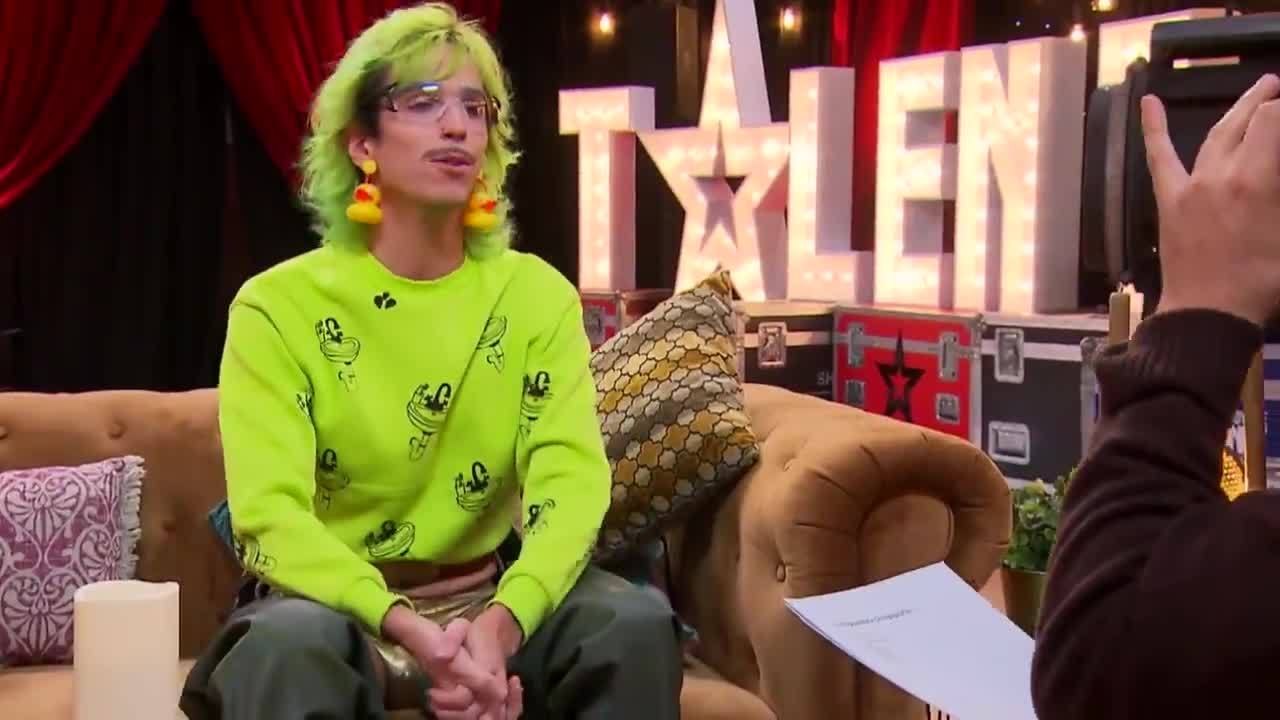 Pierre-Antoine Damecour reçoit Téo Lavabo dans sa nouvelle rubrique parodique : "Des talents et des mots"