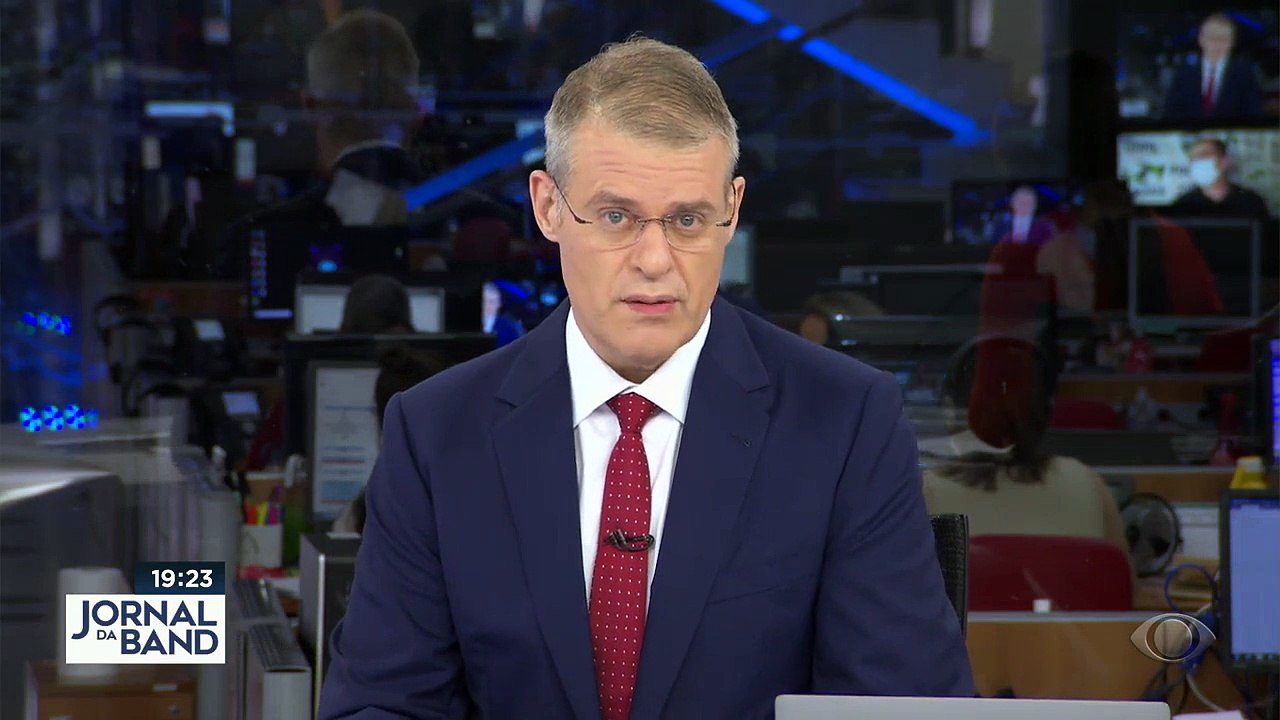 A polícia procura criminosos responsáveis pelo disparo que matou uma fisioterapeuta na virada do ano em Salvador.