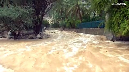 شاهد: فياضانات وسيول في عُمان والكويت والسعودية