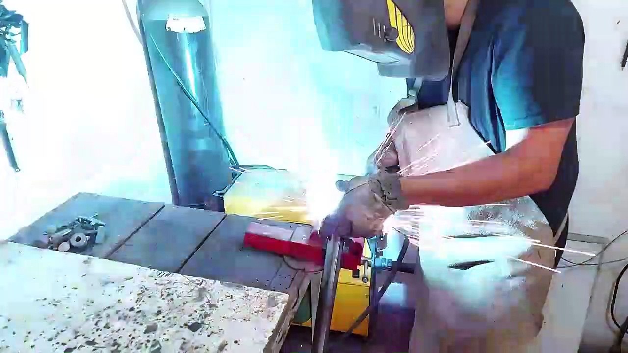 Fazendo o garfo do  triciclo a vapor