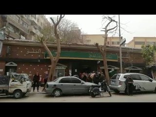 زحام وتدافع أمام مكتب بريد "باب الخلق" لصرف المعاشات