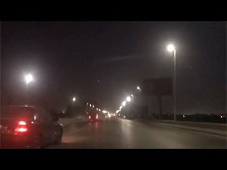 رغم بداية الحظر.. السيارات تسير على المحور