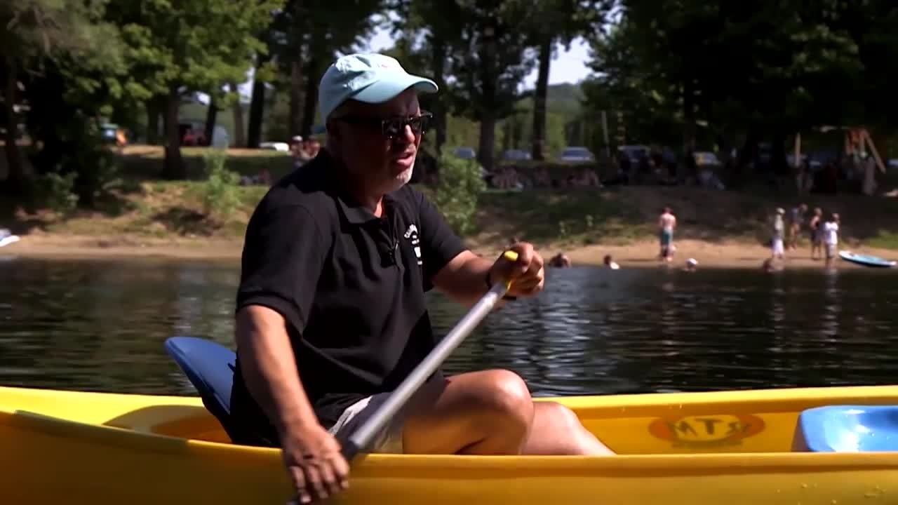 Capital (M6) : paniers repas, canoë dernier cri...  les astuces de cet entrepreneur pour séduire les touristes