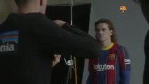 Barcelone - Griezmann et Messi présentent le nouveau kit du Barça