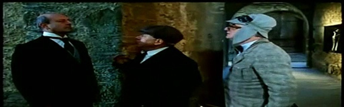 Paolo Villaggio Gigi Reder scene divertenti Film Fracchia contro Dracula Il Maggiordomo