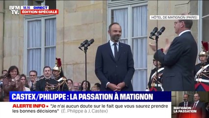Départ d'Edouard Philippe :  vive émotion face aux longs applaudissements de ses collaborateurs