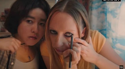 PEN15 (myCANAL) : les héroïnes de cette série décalée revivent leur crise d'ado dans la bande-annonce