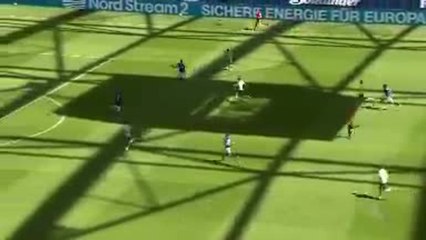 29e j. - Le but sublime en lucarne de Bittencourt pour donner de l'air au Werder
