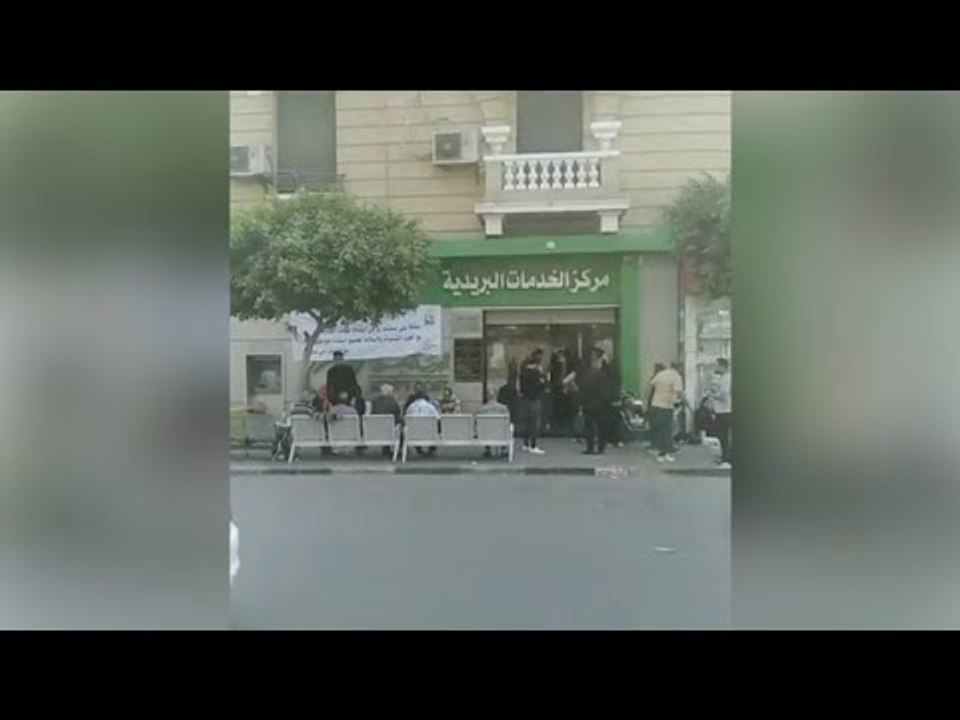 بدء صرف منحة الـ500 جنيه من مكاتب البريد وبعض ا...