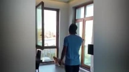 Russie - Malcom reçoit son trophée de joueur du mois par un drone