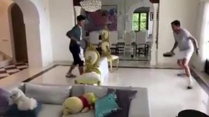 Coronavirus - Djokovic s'entraîne dans son salon avec ... une poêle