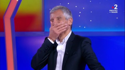 Nagui hilare face à l'anecdote cocasse d'un candidat