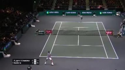 Rotterdam - Auger-Aliassime expéditif face à Bedene