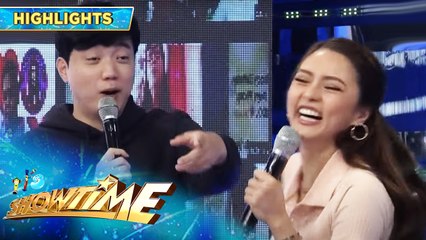Kim suddenly laughs at Ryan's answer to her question | It's Showtime