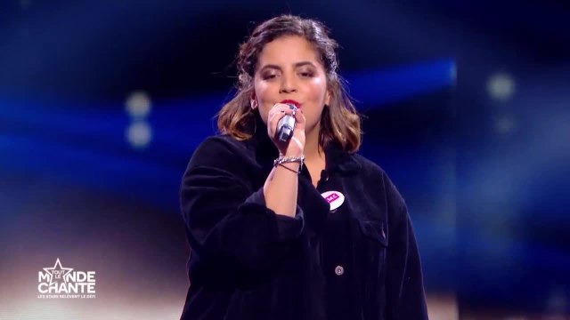 Ines Règ chante avec Slimane et Vitaa dans Tout le monde chante