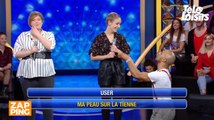 N'oubliez pas les paroles : poussée par des danseurs pendant une prestation, la maestro Margaux s'inquiète