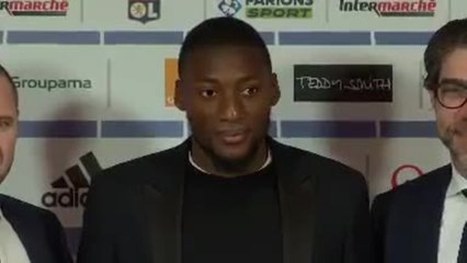 OL - Karl Toko Ekambi pose avec son nouveau maillot