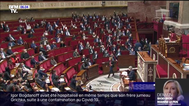 L'examen du projet de loi sur le pass vaccinal a été suspendu dans la nuit de lundi à mardi