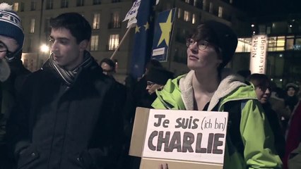 Minute par minute (W9) : au lendemain de l'attentat contre Charlie Hebdo, le monde entier rendait hommage au journal satirique