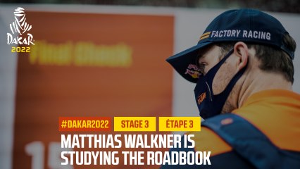 Download Video: Matthias Walkner is studying the roadbook before the start - Étape 3 / Stage 3 - #DAKAR2022