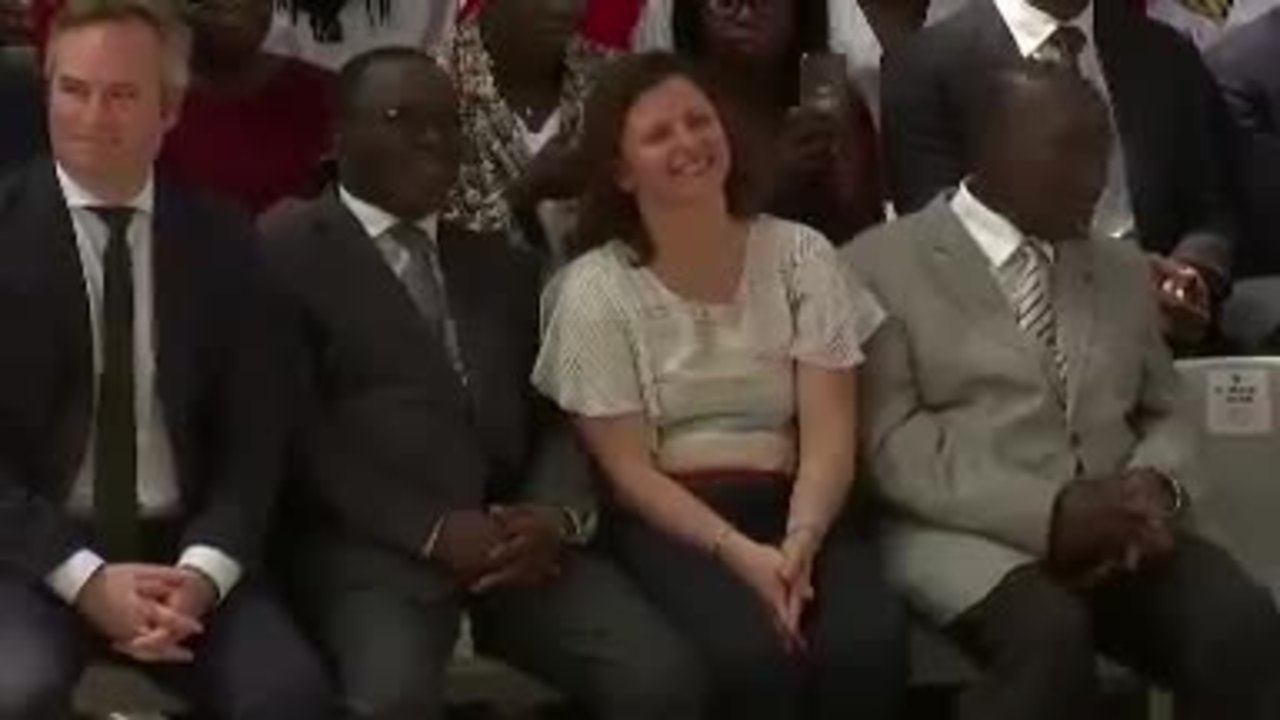 Didier Drogba et Emmanuel Macron inaugurent un complexe sportif en Côte d'Ivoire