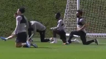 CdM Clubs - Premier entraînement de Liverpool à Doha... sans van Dijk