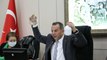 Bolu Belediye Başkanı zamlara tepki olarak mecliste ampul kırdı