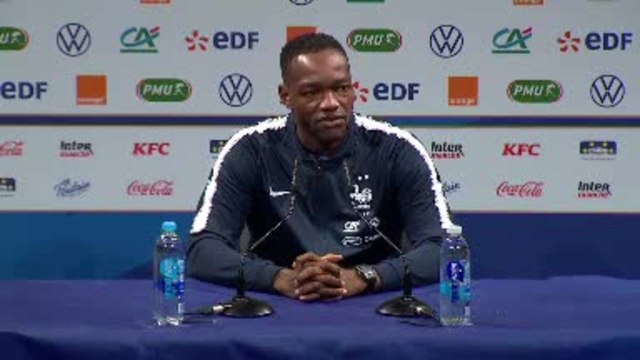 Bleus - Mandanda : ''Arrêter les Bleus ? Je n'y ai jamais pensé''