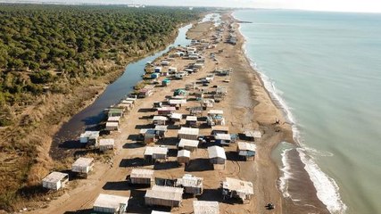 CARETTA CARETTA KUMSALI, KAÇAK BARAKAYLA DOLDU