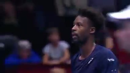 Vienne - L'ace qui envoie Monfils en quarts
